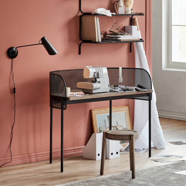 northern_shelter desk