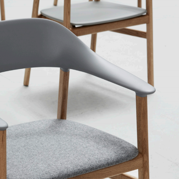 normann-copenhagen-herit-armchair--oak_Synergy