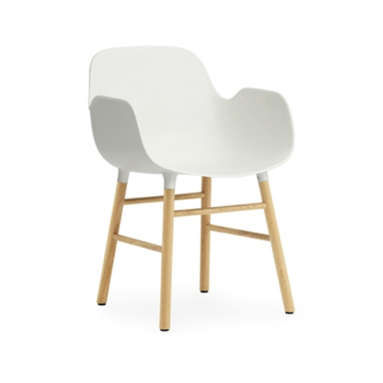 Form käsinojallinen tuoli, tammipuinen runko, 6 värivaihtoehtoa