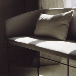 (kuvassa Covent Love Seater nupukkinahkaverhoilulla)