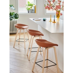 64 cm korkea AAS33 keittösaarekkeen ääressä