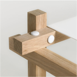 Woody hylly, korkea, valkoinen