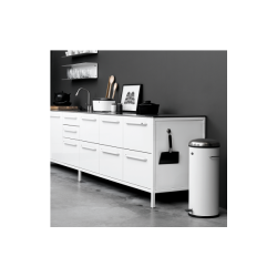 vipp broom and dustpan 