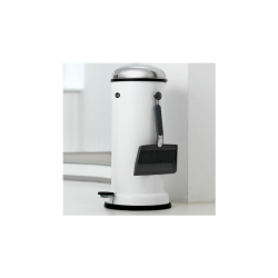 vipp broom and dustpan 