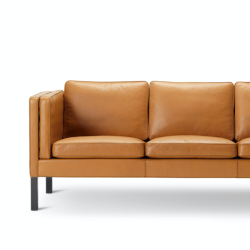 fredericia_2333_3-seater_black_aniline chesnut 91