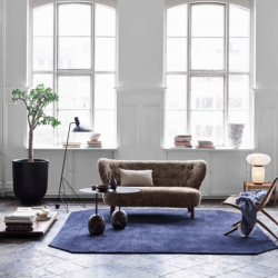 &tradition_little petra sofa VB2_moonlight_white oiled walnut